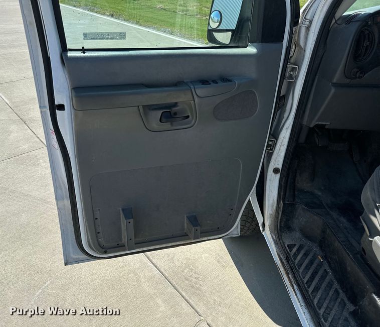 image for item ML9217 2006 Ford E250  van