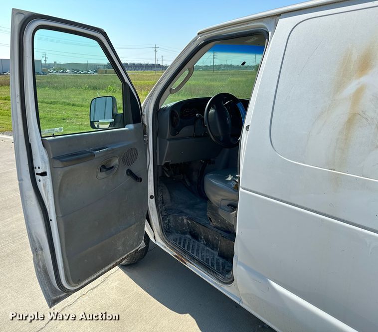image for item ML9219 2005 Ford E250  van
