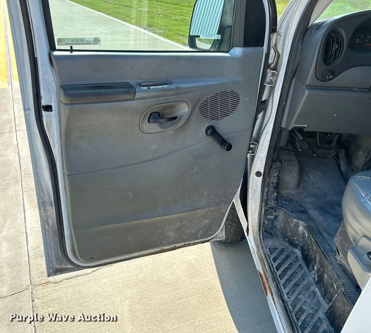 image for item ML9219 2005 Ford E250  van