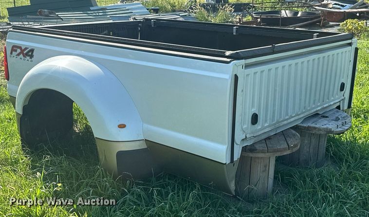 image for item ML9220 2012 Ford F350 pickup truck bed