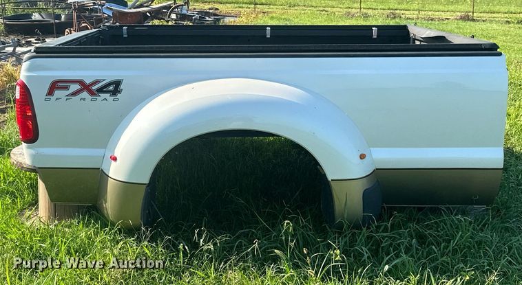 image for item ML9220 2012 Ford F350 pickup truck bed