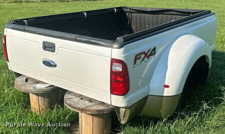 image for item ML9220 2012 Ford F350 pickup truck bed