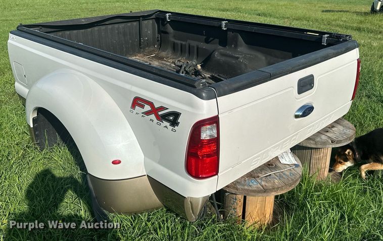 image for item ML9220 2012 Ford F350 pickup truck bed