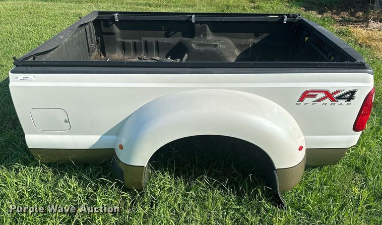 image for item ML9220 2012 Ford F350 pickup truck bed