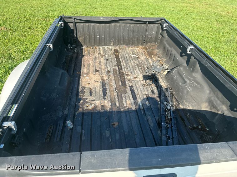 image for item ML9220 2012 Ford F350 pickup truck bed