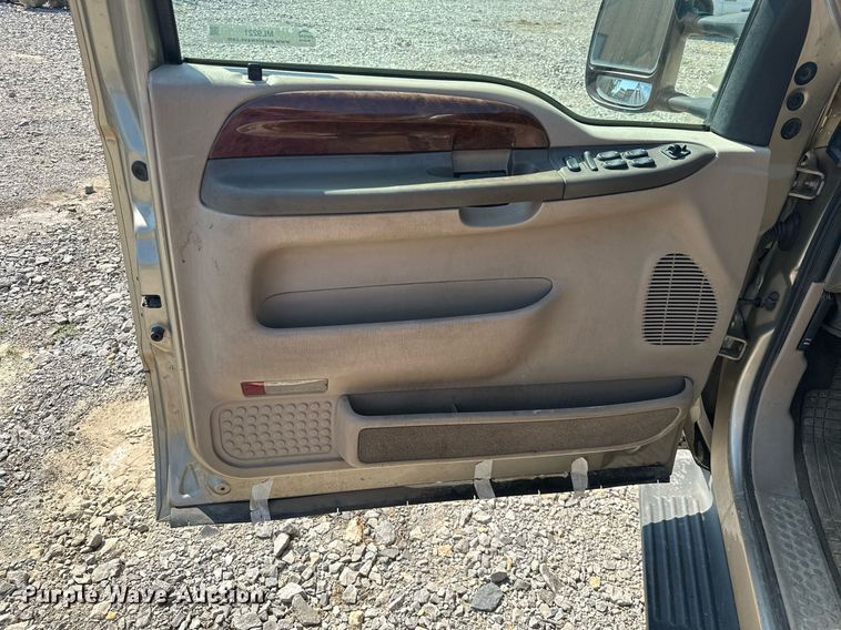 image for item ML9221 2000 Ford F350 Super Duty  pickup truck