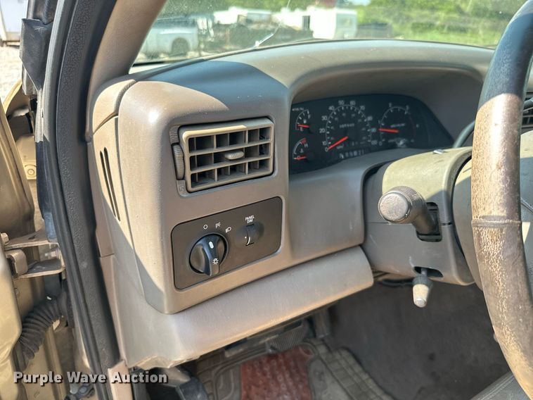 image for item ML9221 2000 Ford F350 Super Duty  pickup truck