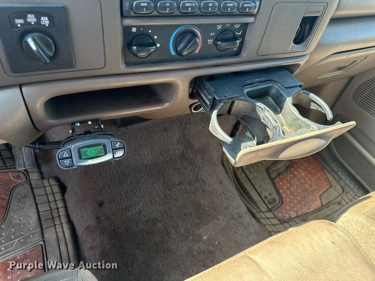 image for item ML9221 2000 Ford F350 Super Duty  pickup truck