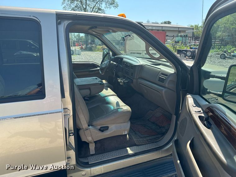 image for item ML9221 2000 Ford F350 Super Duty  pickup truck