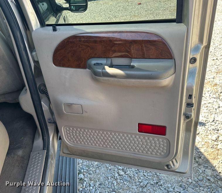 image for item ML9221 2000 Ford F350 Super Duty  pickup truck