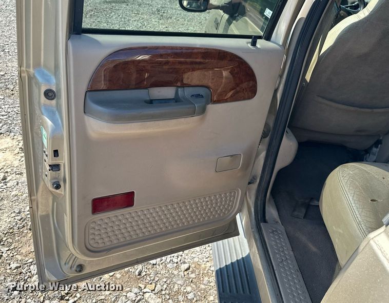 image for item ML9221 2000 Ford F350 Super Duty  pickup truck