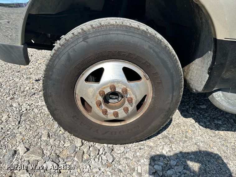 image for item ML9221 2000 Ford F350 Super Duty  pickup truck