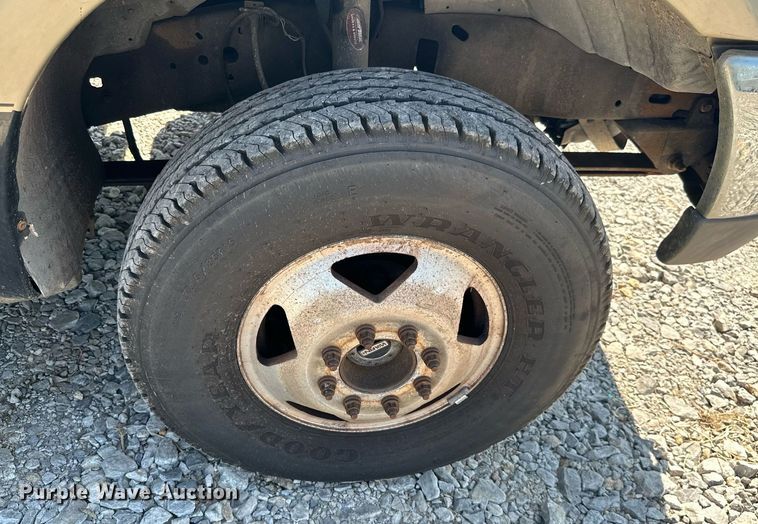 image for item ML9221 2000 Ford F350 Super Duty  pickup truck