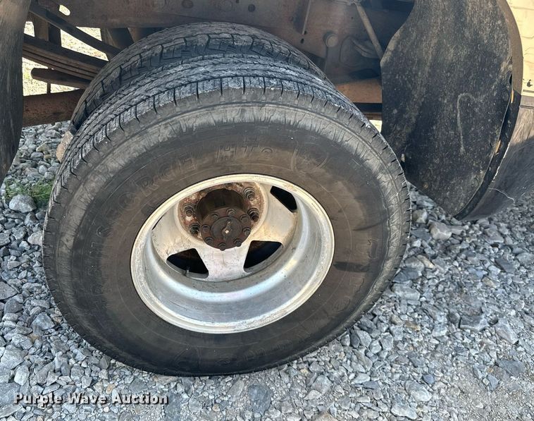 image for item ML9221 2000 Ford F350 Super Duty  pickup truck