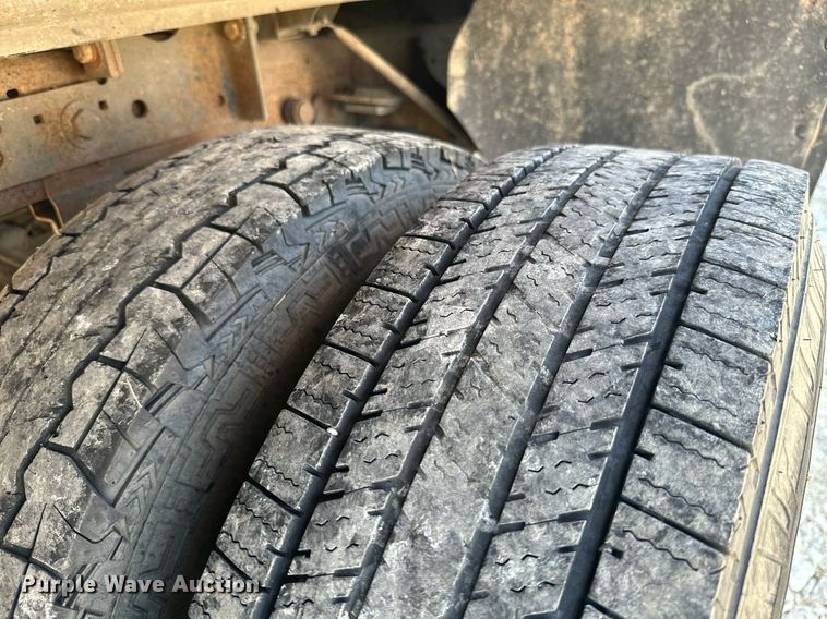 image for item ML9221 2000 Ford F350 Super Duty  pickup truck