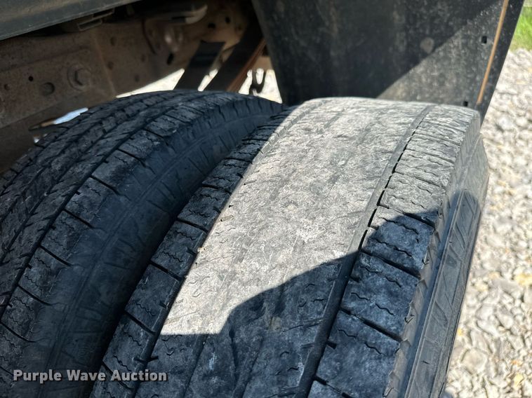 image for item ML9221 2000 Ford F350 Super Duty  pickup truck