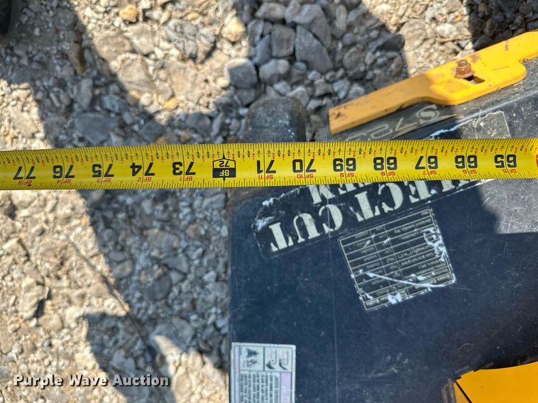 image for item ML9232 2009 Cub Cadet Tank S7237  lawn mower