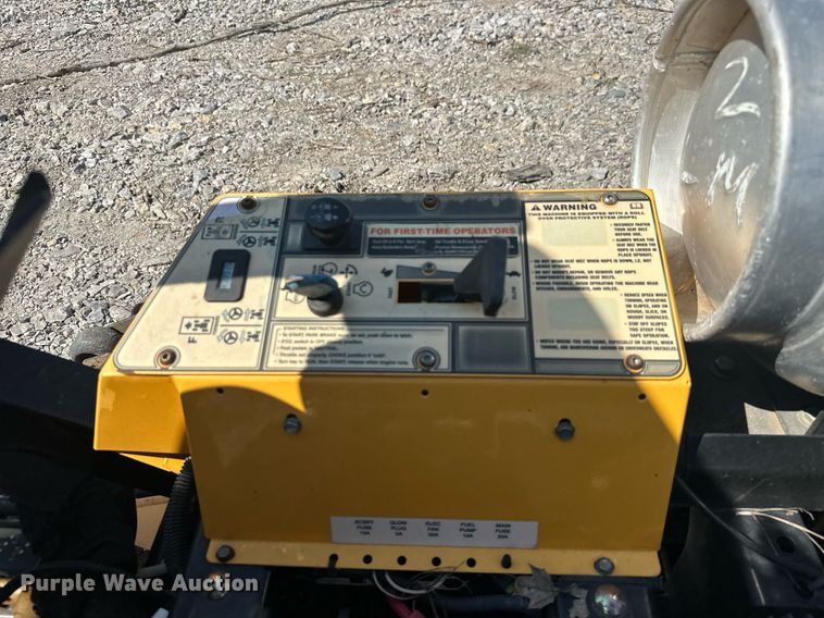 image for item ML9232 2009 Cub Cadet Tank S7237  lawn mower