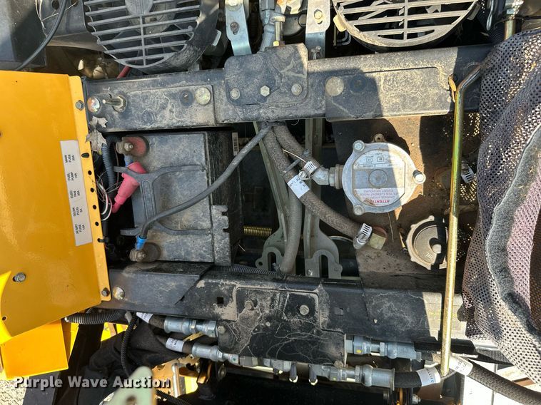 image for item ML9232 2009 Cub Cadet Tank S7237  lawn mower