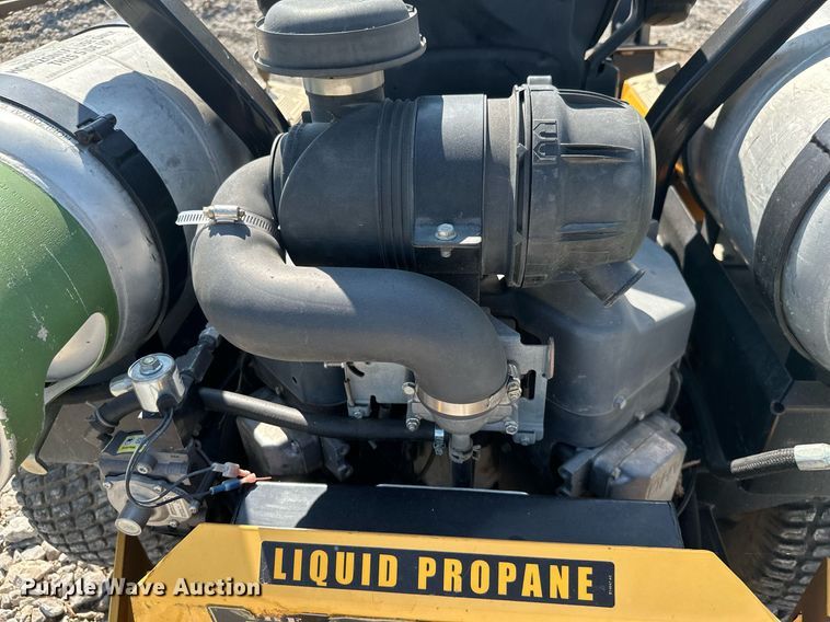 image for item ML9232 2009 Cub Cadet Tank S7237  lawn mower