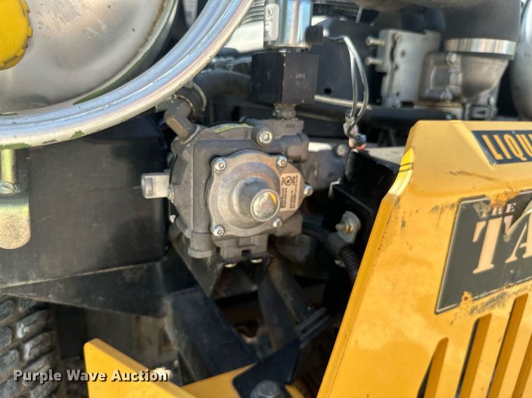 image for item ML9232 2009 Cub Cadet Tank S7237  lawn mower