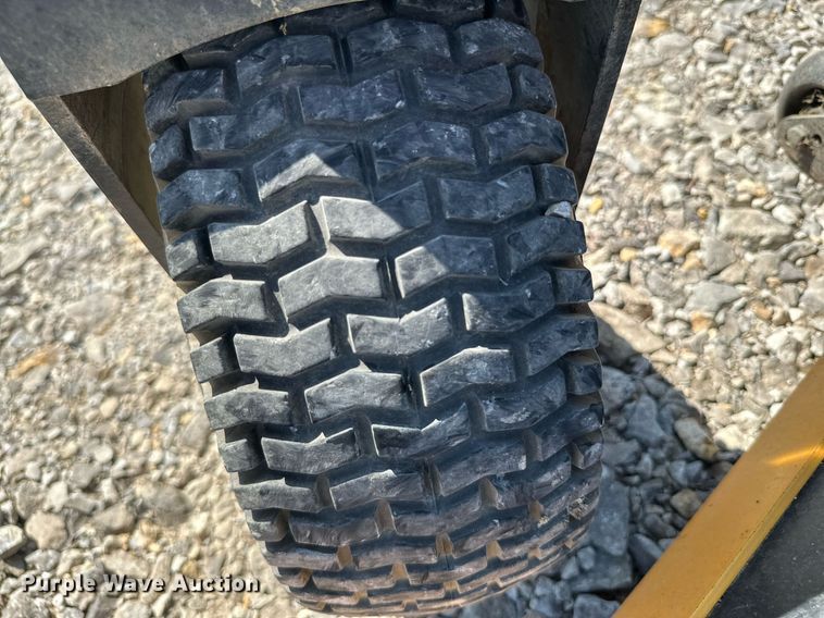 image for item ML9232 2009 Cub Cadet Tank S7237  lawn mower