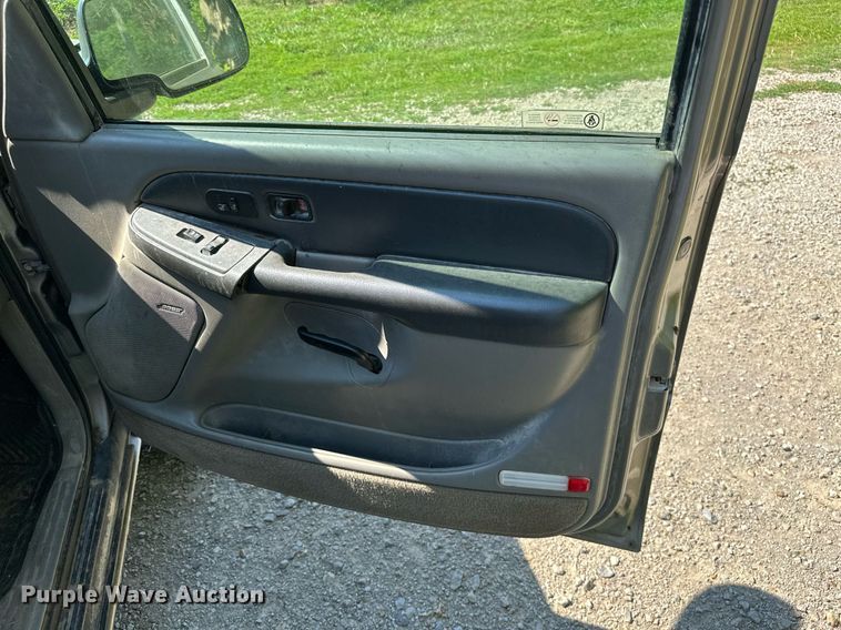 image for item ML9234 2003  Chevrolet Tahoe  SUV