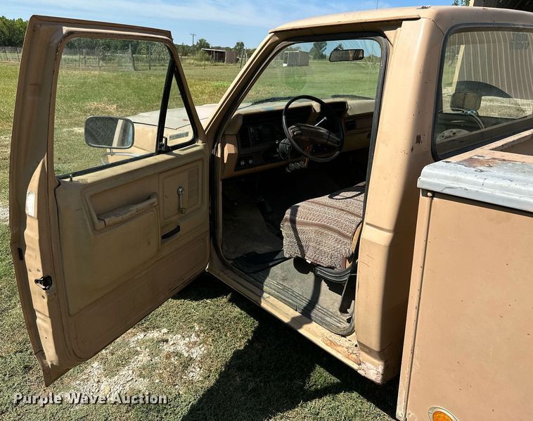 image for item ML9265 1984 Ford F250  utility bed pickup truck