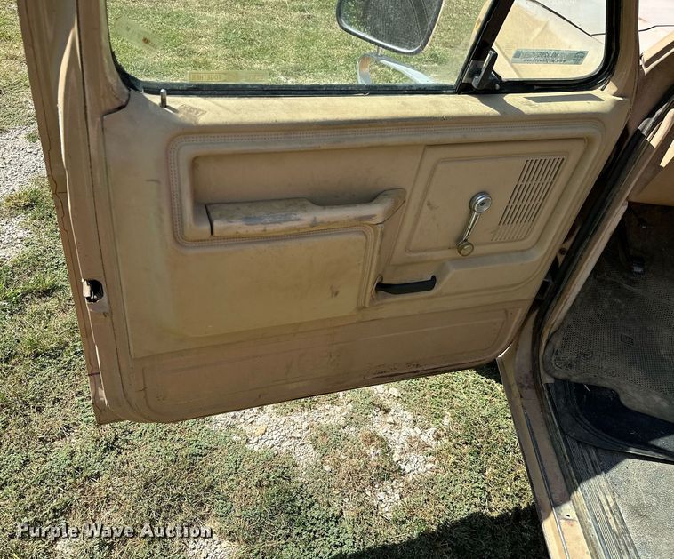 image for item ML9265 1984 Ford F250  utility bed pickup truck