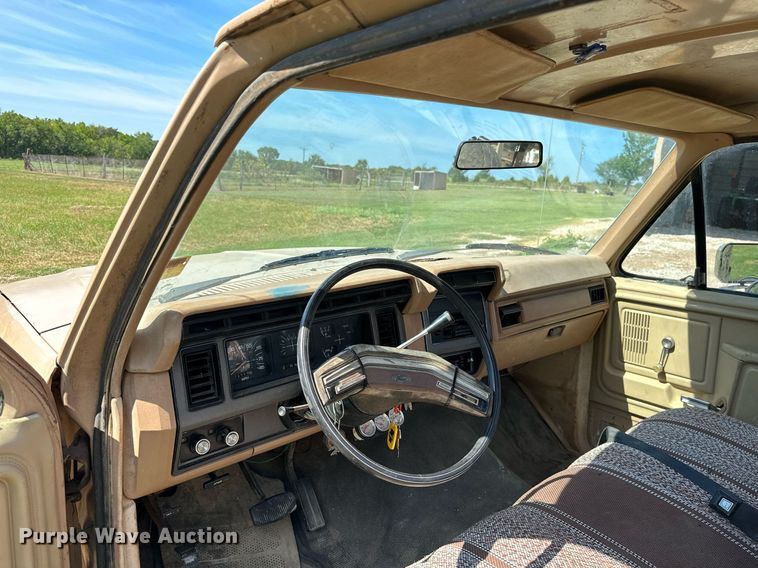 image for item ML9265 1984 Ford F250  utility bed pickup truck