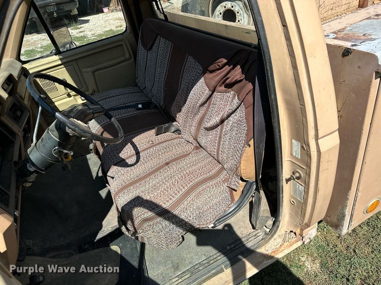 image for item ML9265 1984 Ford F250  utility bed pickup truck
