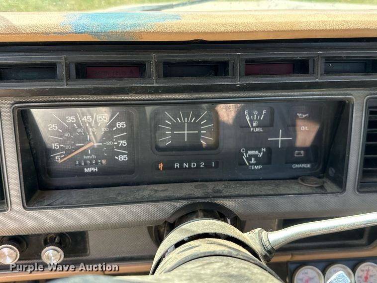 image for item ML9265 1984 Ford F250  utility bed pickup truck