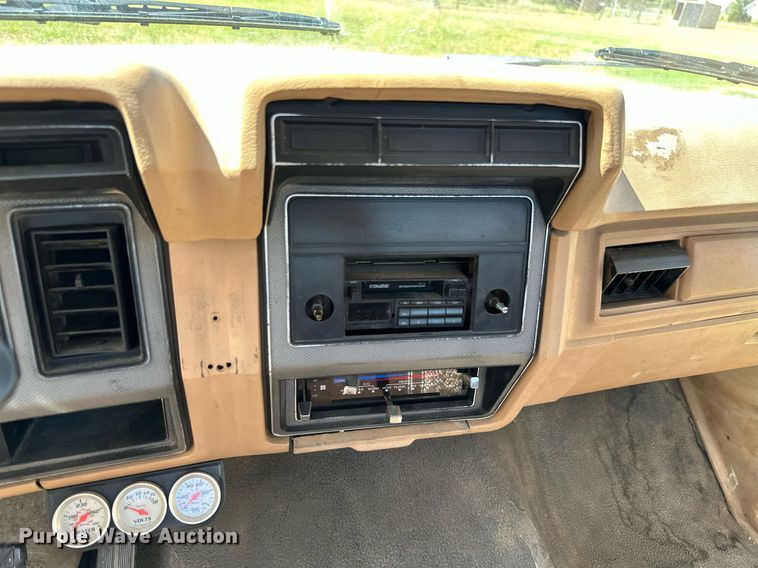 image for item ML9265 1984 Ford F250  utility bed pickup truck