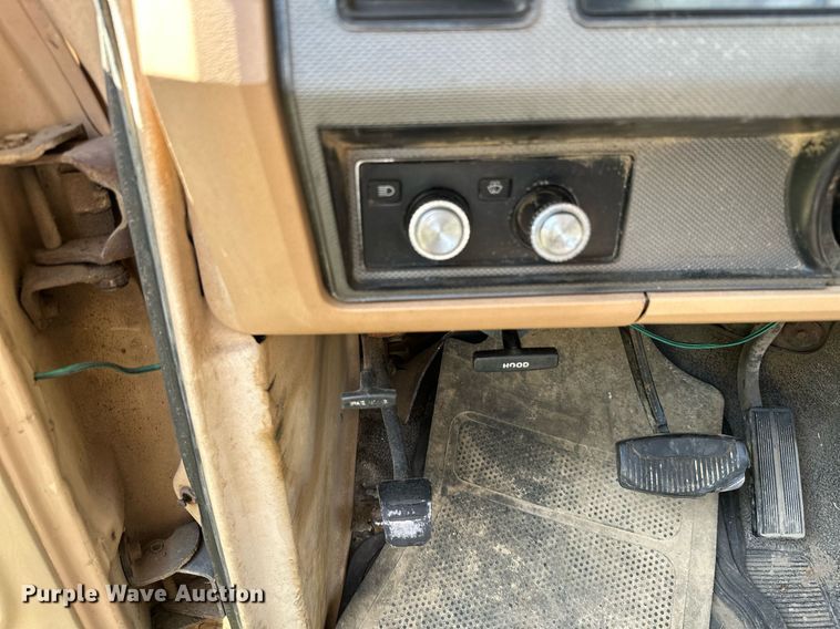 image for item ML9265 1984 Ford F250  utility bed pickup truck