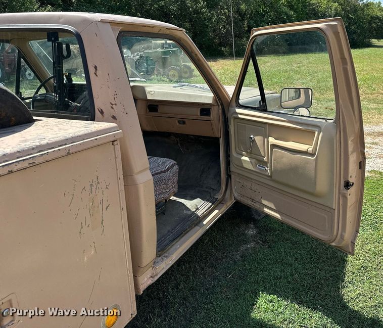 image for item ML9265 1984 Ford F250  utility bed pickup truck