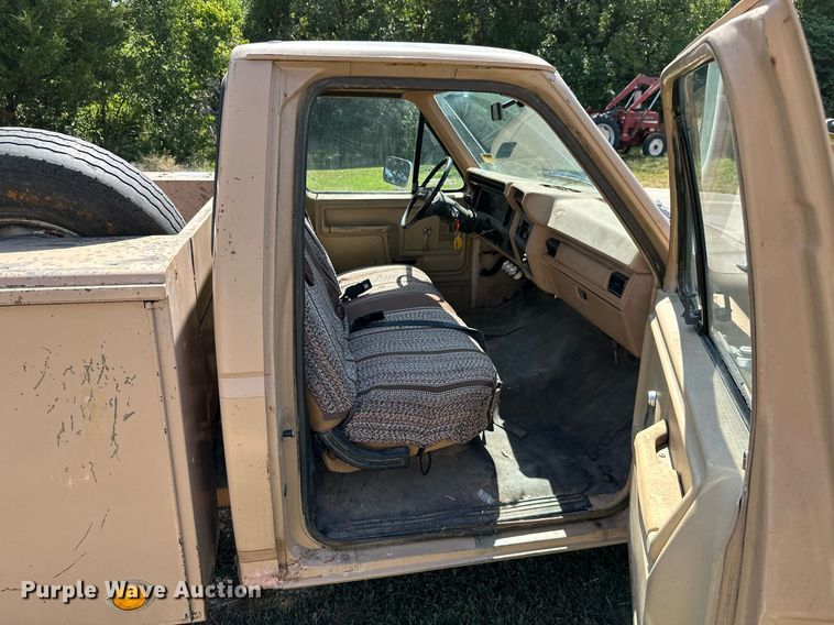 image for item ML9265 1984 Ford F250  utility bed pickup truck