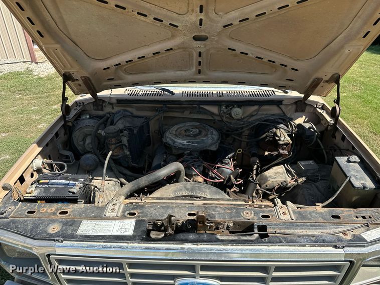 image for item ML9265 1984 Ford F250  utility bed pickup truck