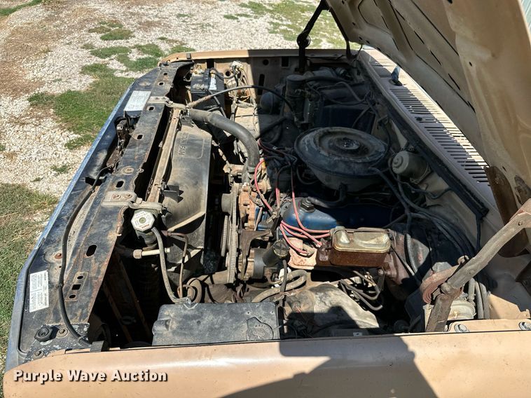 image for item ML9265 1984 Ford F250  utility bed pickup truck