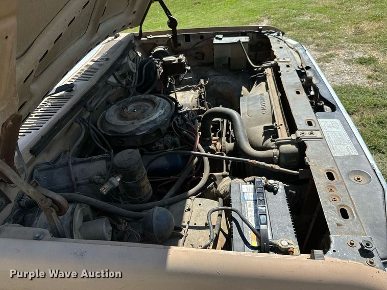 image for item ML9265 1984 Ford F250  utility bed pickup truck