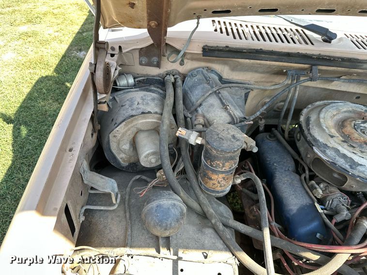 image for item ML9265 1984 Ford F250  utility bed pickup truck