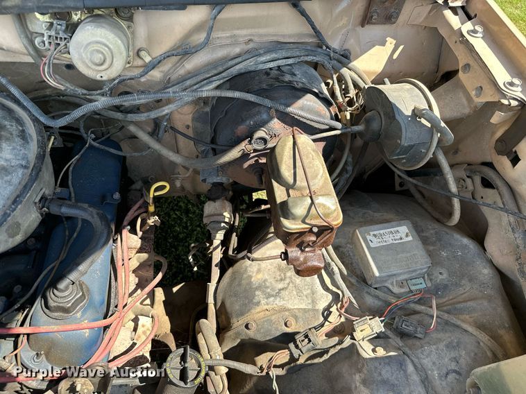 image for item ML9265 1984 Ford F250  utility bed pickup truck