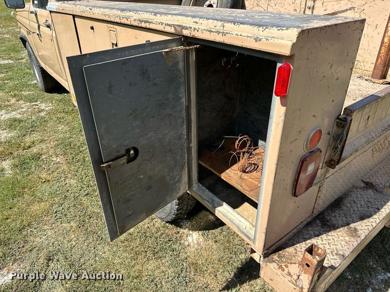 image for item ML9265 1984 Ford F250  utility bed pickup truck