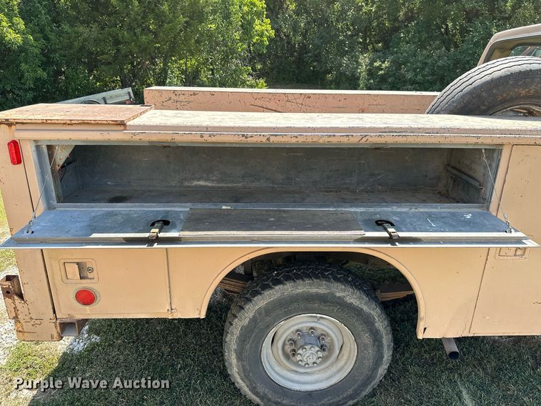 image for item ML9265 1984 Ford F250  utility bed pickup truck