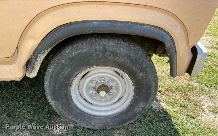 image for item ML9265 1984 Ford F250  utility bed pickup truck