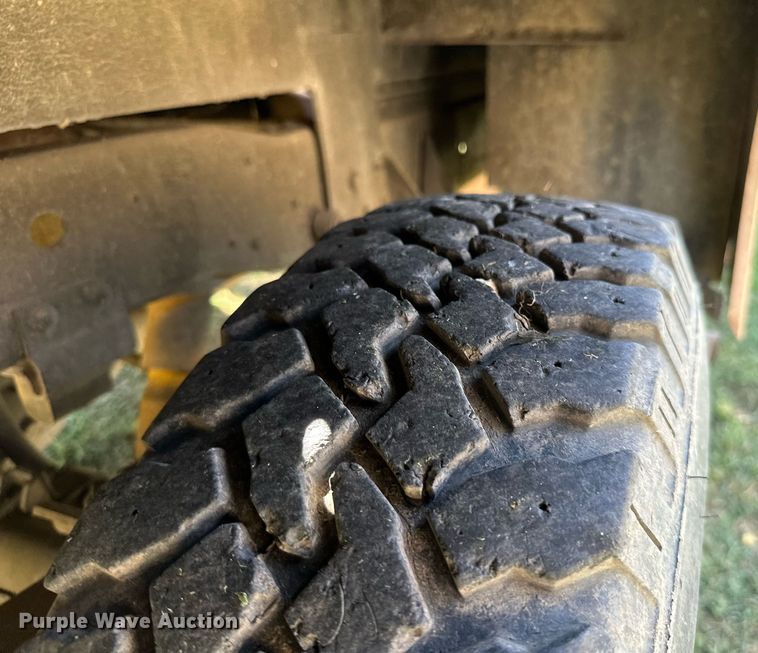 image for item ML9265 1984 Ford F250  utility bed pickup truck