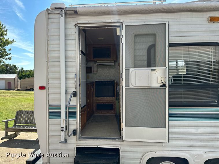 image for item ML9267 1995 Peterson Industries Inc. Legacy  camper