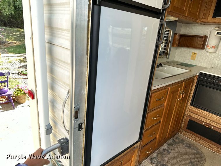 image for item ML9267 1995 Peterson Industries Inc. Legacy  camper