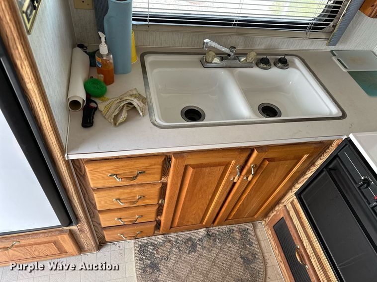 image for item ML9267 1995 Peterson Industries Inc. Legacy  camper