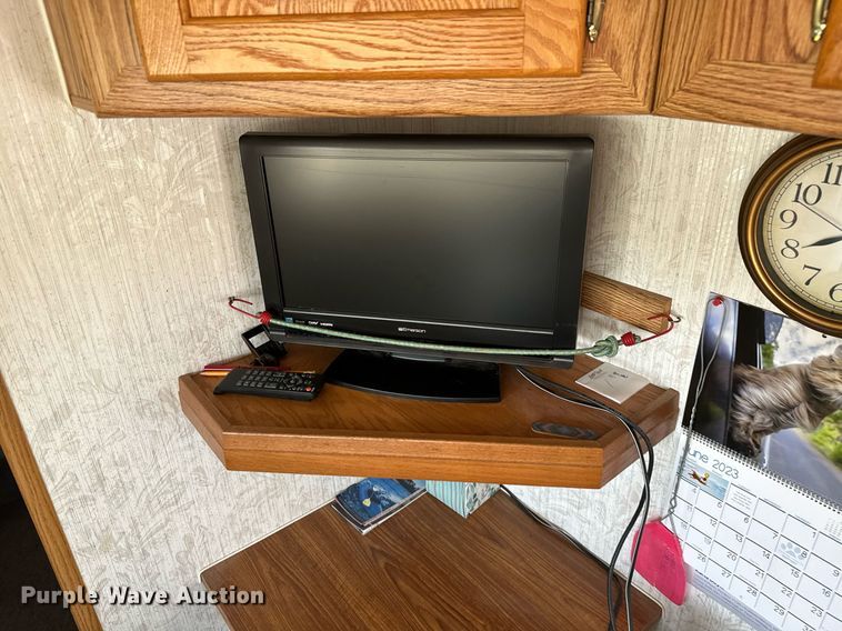 image for item ML9267 1995 Peterson Industries Inc. Legacy  camper