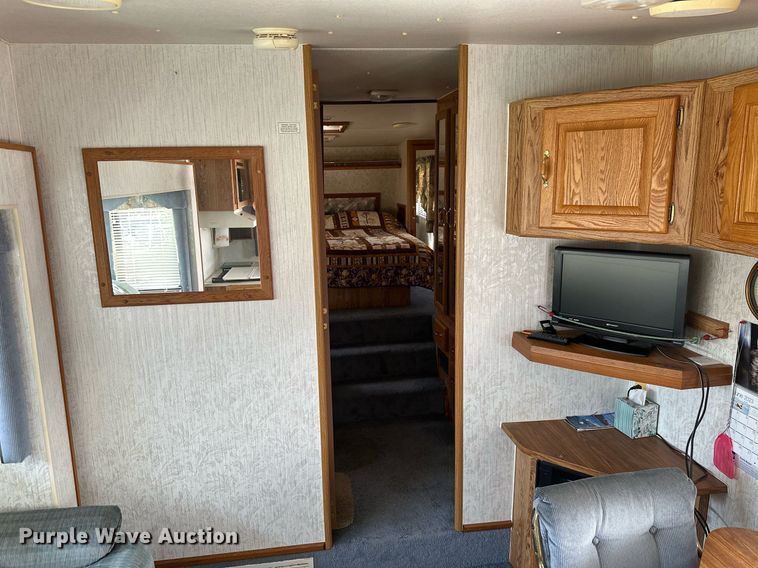 image for item ML9267 1995 Peterson Industries Inc. Legacy  camper